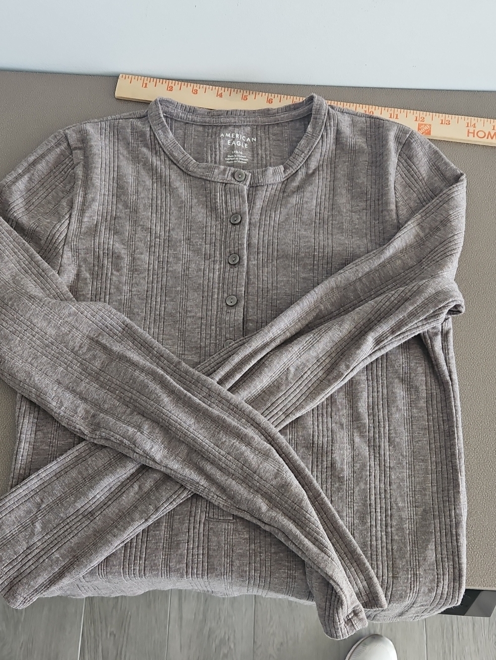 American Eagle Striped Henley in Gray Large Like New